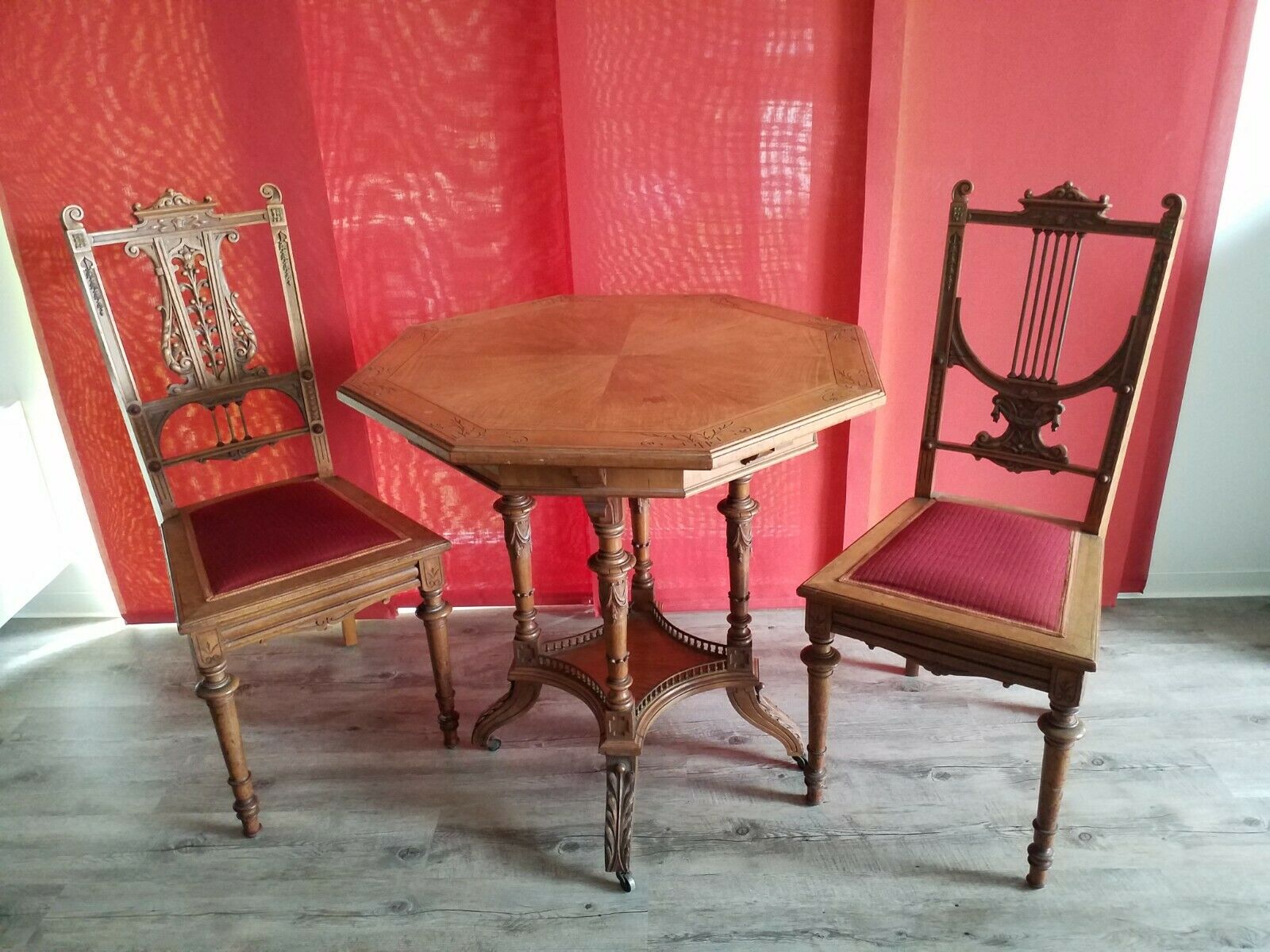 Musikzimmer - Antik - Möbel - Tisch & Stühle